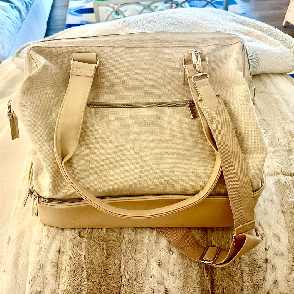 Stylish BEIS weekender bag - Picture 2 of 9